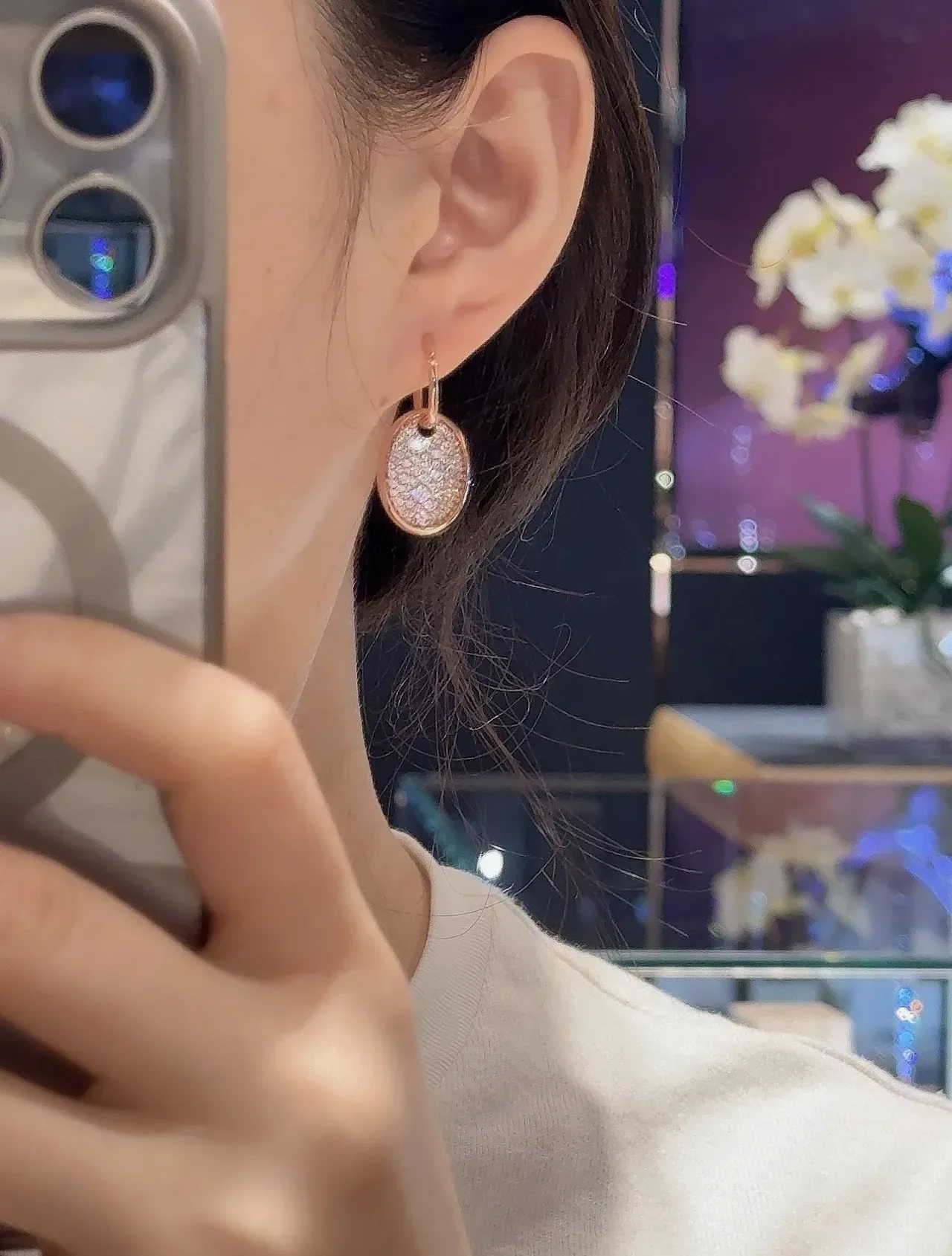 Boucles d'oreilles ovales avec pavé de cristal en ton rose gold pendantes 3