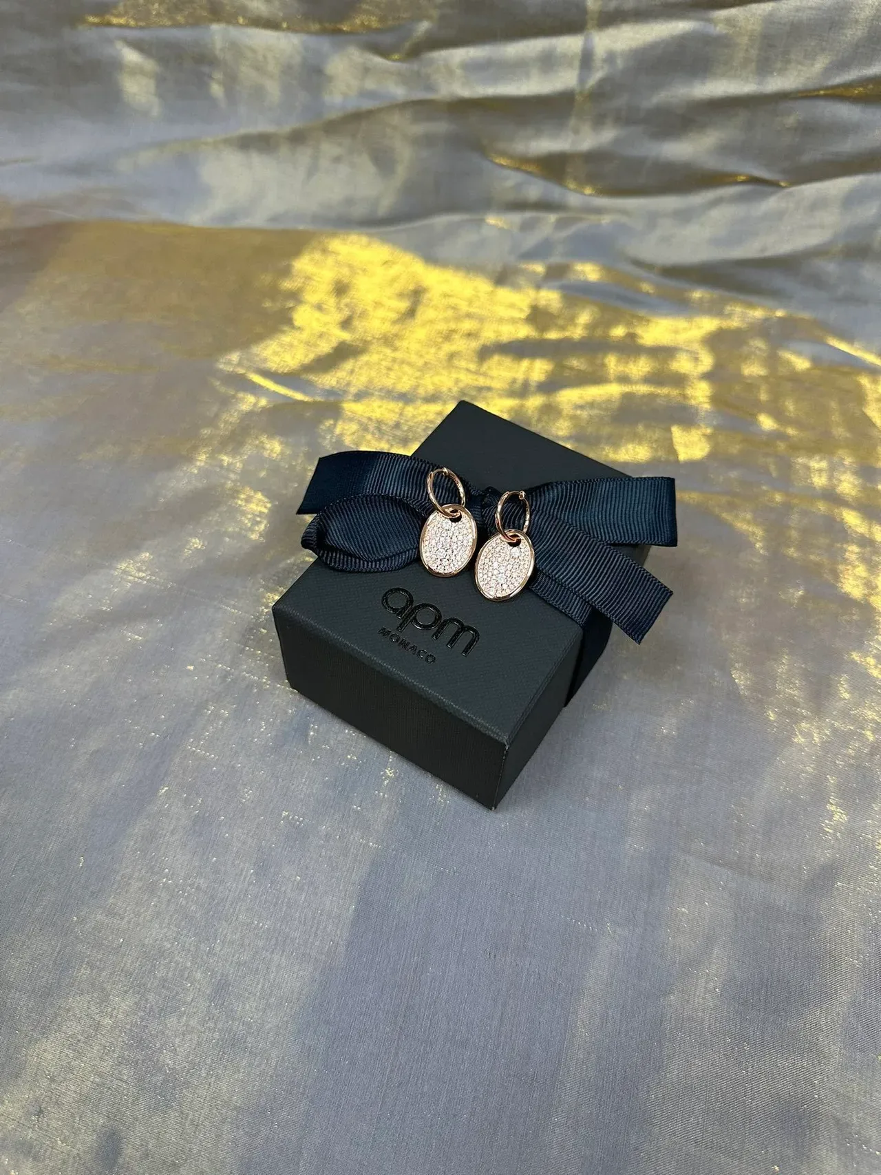Boucles d'oreilles ovales avec pavé de cristal en ton rose gold pendantes 7