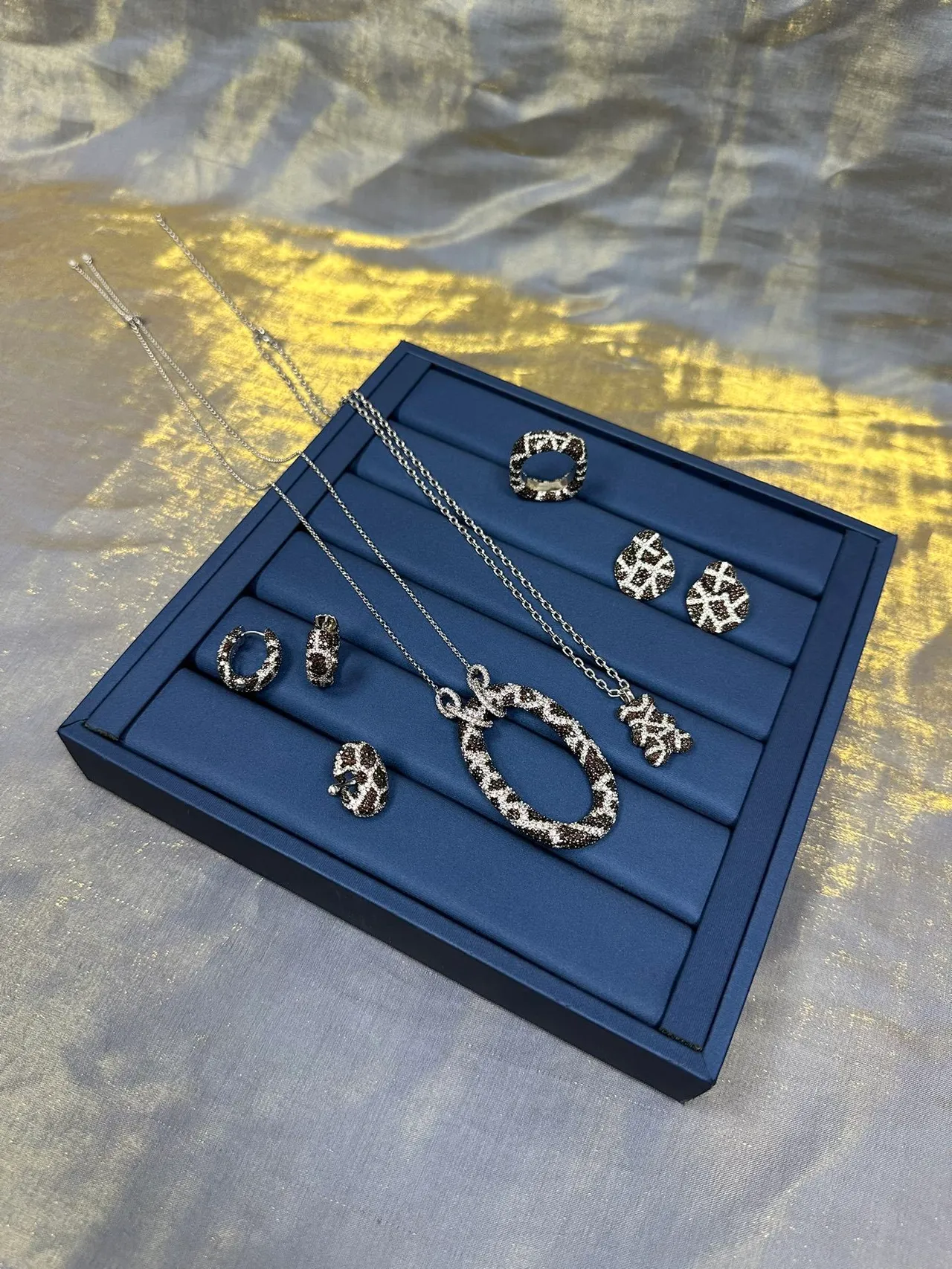 Pavé-Set কালো এবং সাদা জ্যামিতিক প্যাটার্ন রিং 8