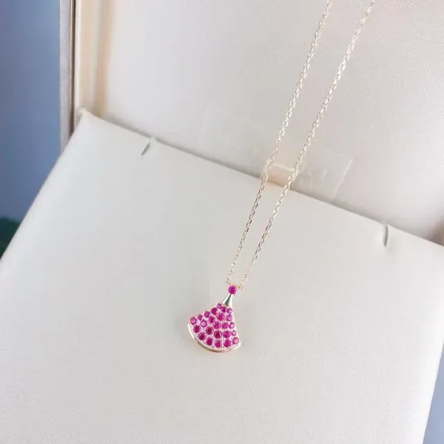 Pink Gold Fan-Shaped Pavé Pendant Rose Setting Necklace 6