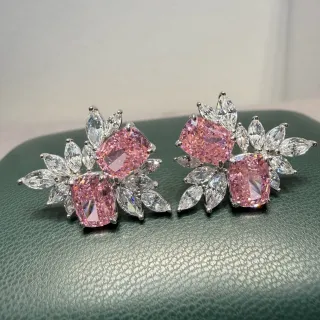 Brincos de prata rosa com cluster floral de pedras centrais em corte cushion