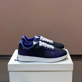 Zapatillas lifestyle de bajo corte con rayas diagonales en morado y negro