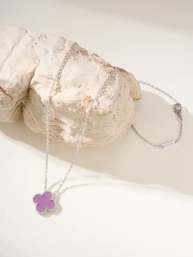Colar com pingente de trevo roxo e prata com borda de contas 5
