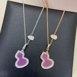 Collier pendentif en forme de gourde violet en argent avec bordure pavé-set