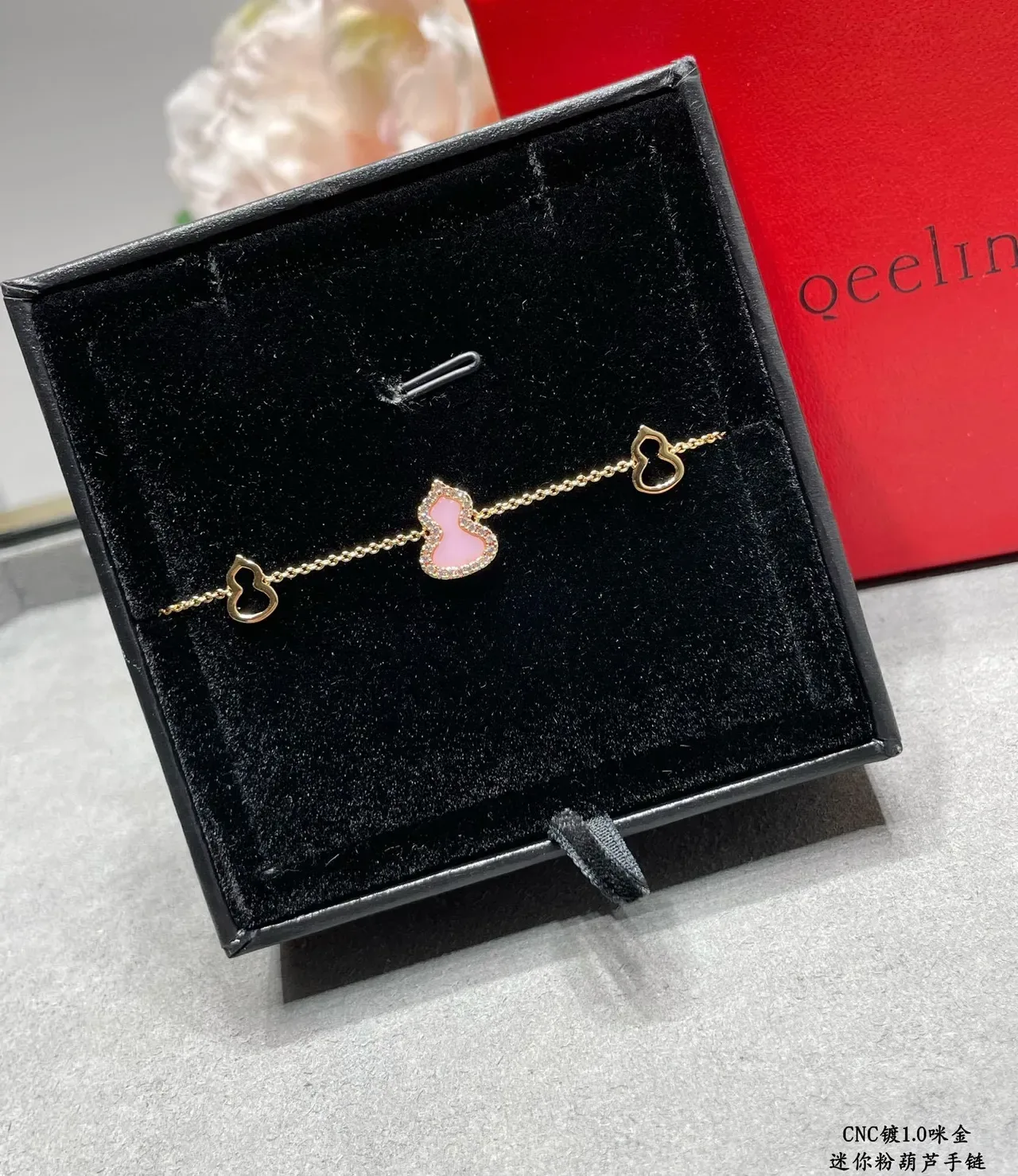 Qeelin Wulu Mini Bracelet Mini avec Charm Gourd en Émail Rose et Pavé 6