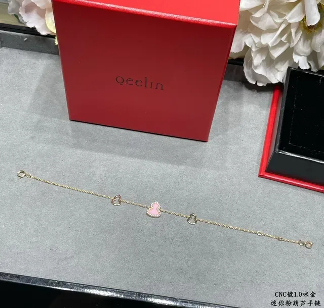 Qeelin Wulu Mini Bracelet Mini avec Charm Gourd en Émail Rose et Pavé 7