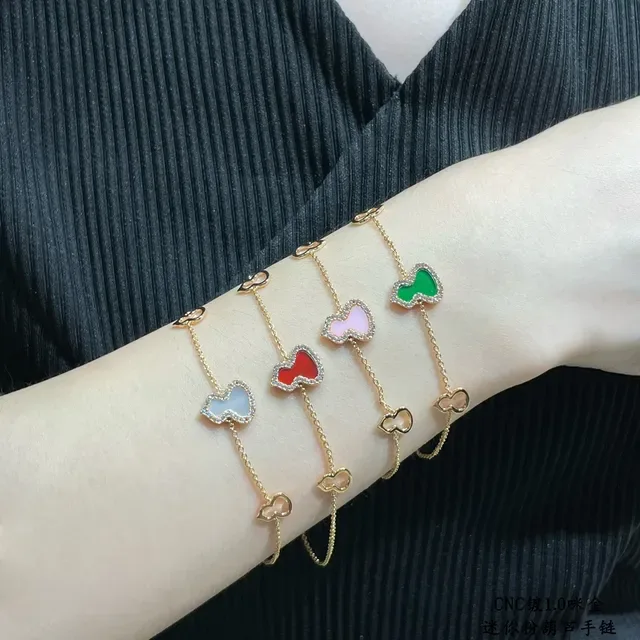 Qeelin Wulu Mini Bracelet Mini avec Charm Gourd en Émail Rose et Pavé 8