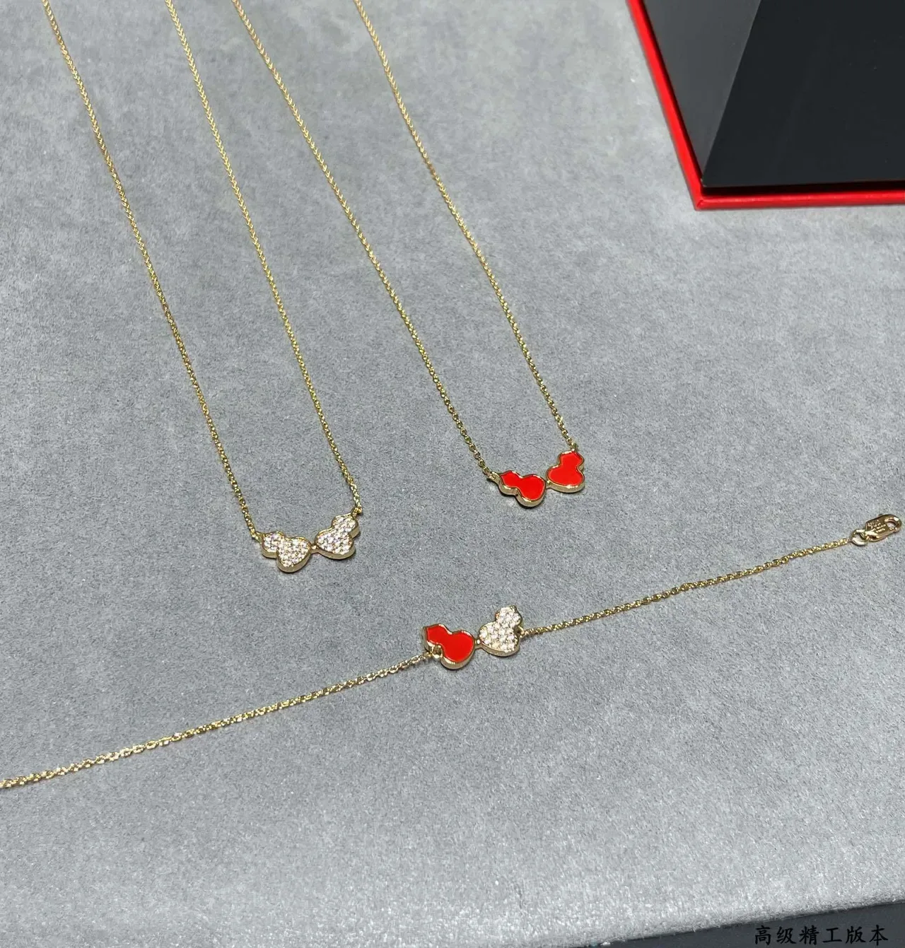 Red Gold Chain Dual-Heart Charm Bracelet 5