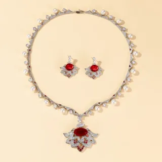 Collier rouge argent motif floral perlé