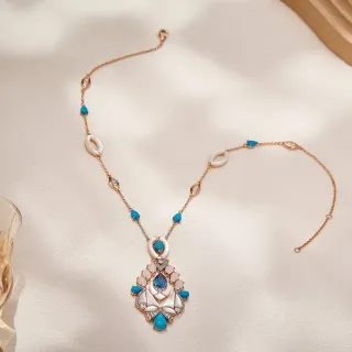 Collier pendentif or rose, turquoise et perle-mere