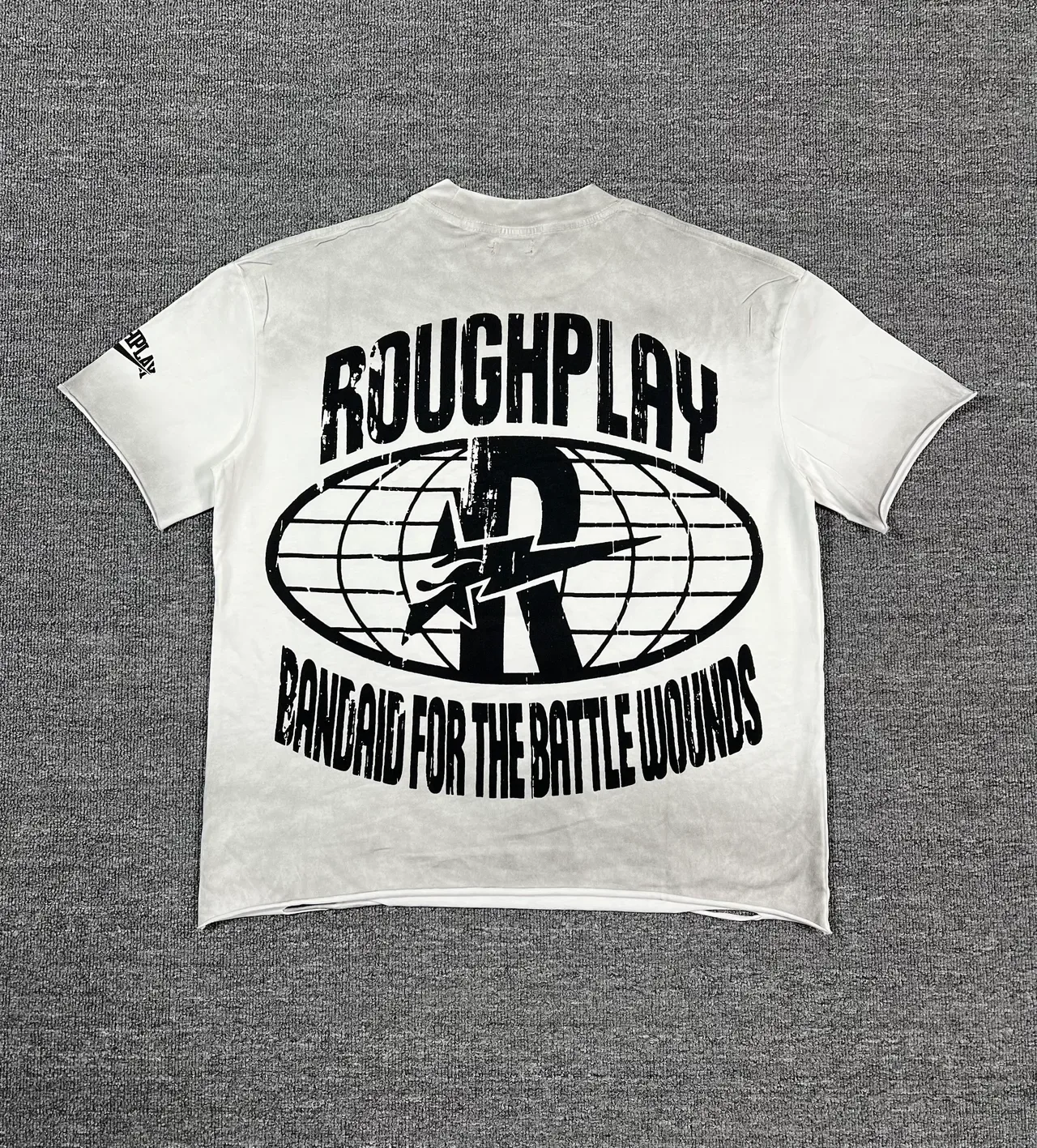 تي شيرت جرافيك Roughplay أسود متهالك بغسيل حمضي على الوجهين 2