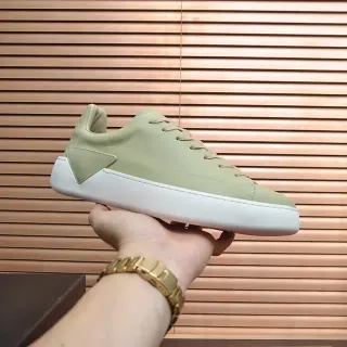 Sage Green Low-Top Lifestyle Sneaker من جلد