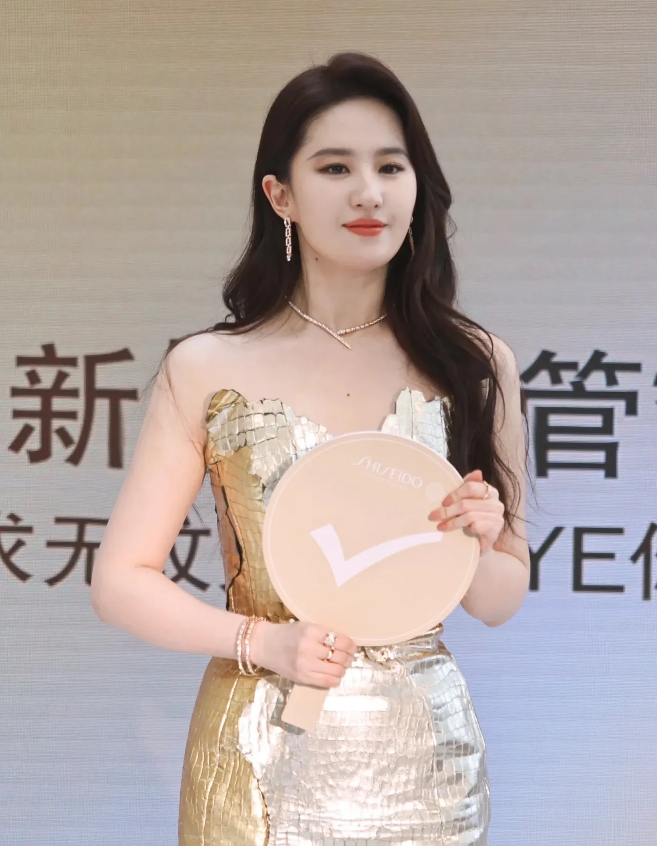 Shiseido 紧凑型化妆品 米色金香水 6
