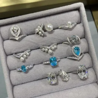 银蓝金属珍珠和琢面宝石点缀戒指