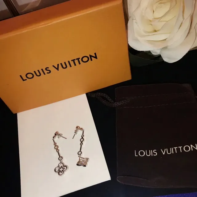Silver Drop Quatrefoil Pendant Earrings 6