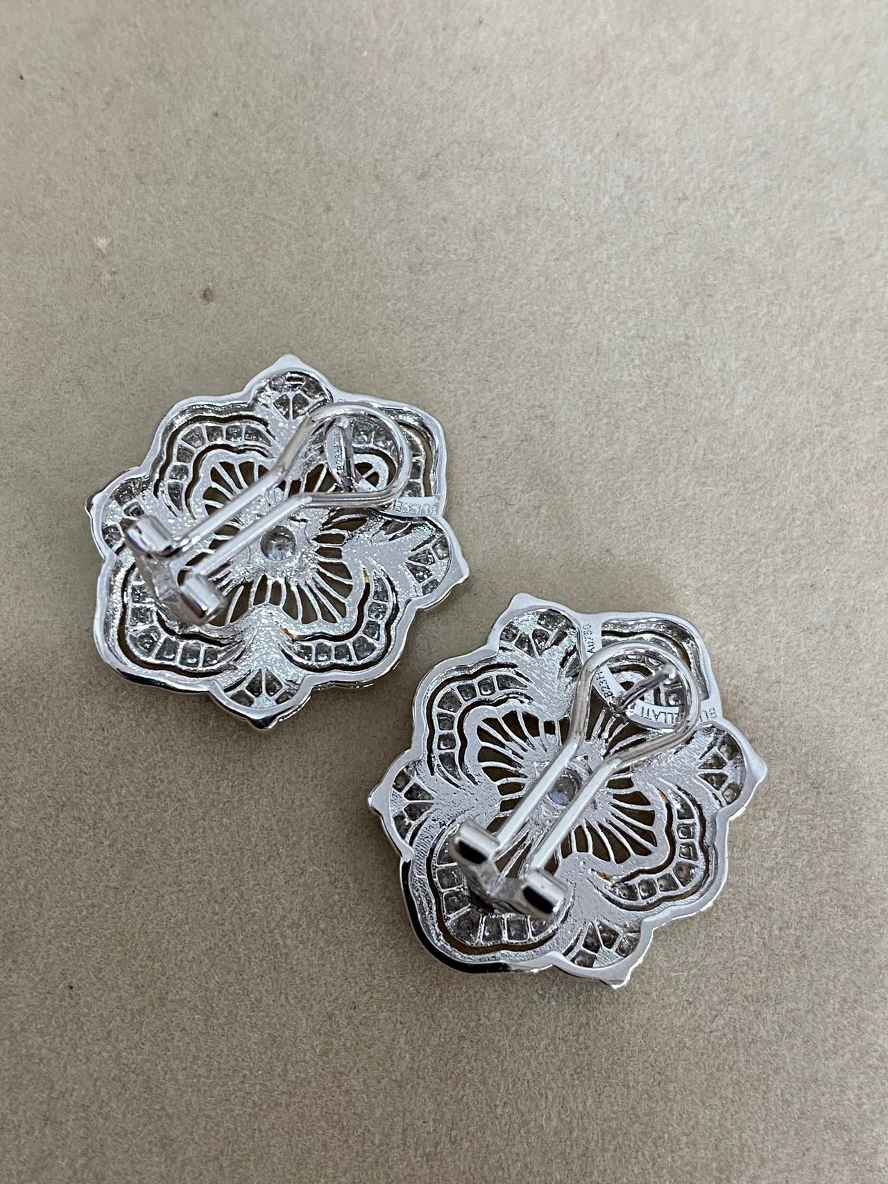 Brincos de prata e ouro com filigrana floral pavé-set 7