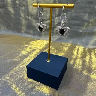 أقراط فضية أزرق بحري على شكل قلب pave-set