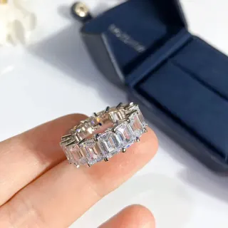 Bague d'Éternité avec pierres multiples, coupe émeraude, set en canal, finition argentée