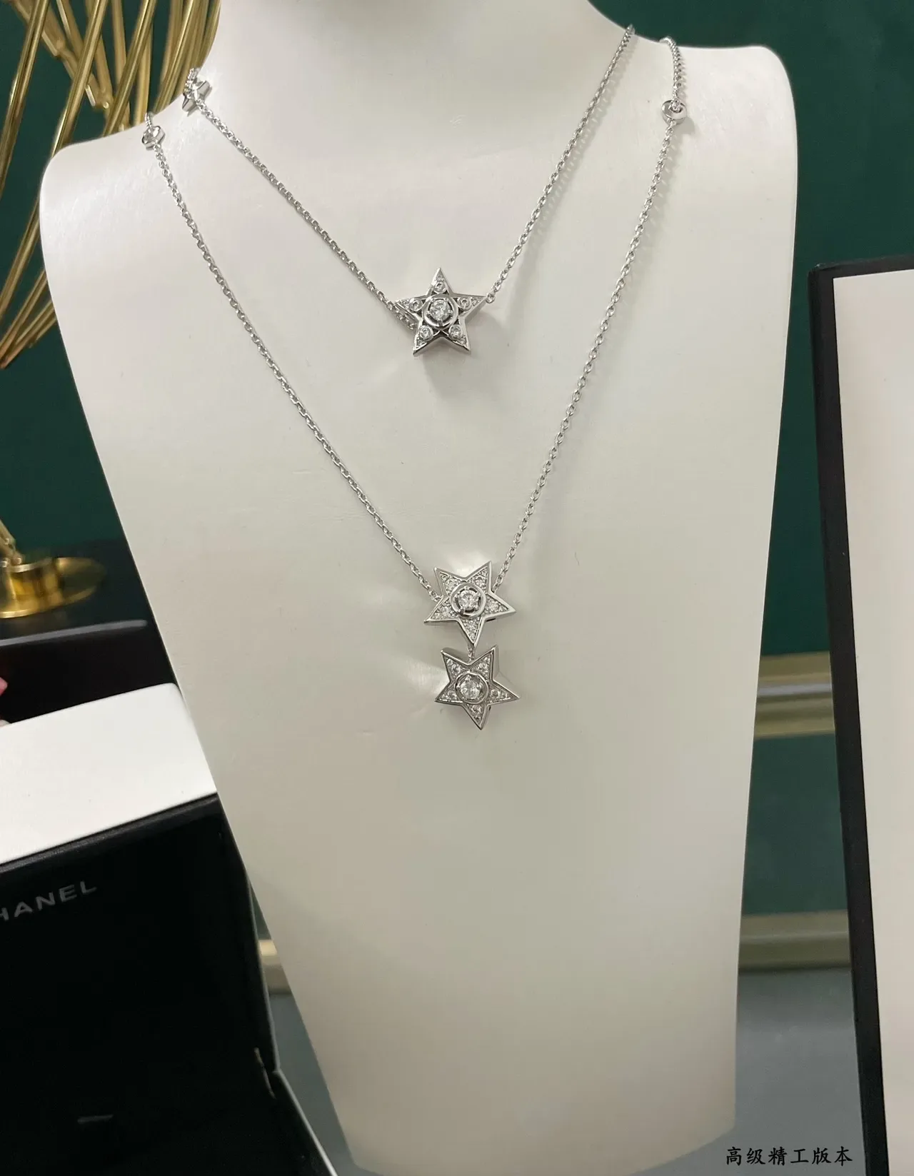 Colar com pingente de estrela e cristal tom prateado e corrente longa 7