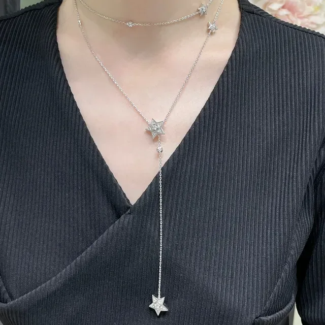 Colar com pingente de estrela e cristal tom prateado e corrente longa 9