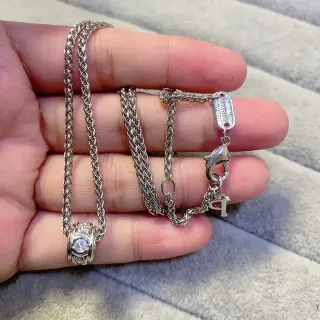 Colar com corrente de elos de trigo prateada transparente cilíndrica pavé-set