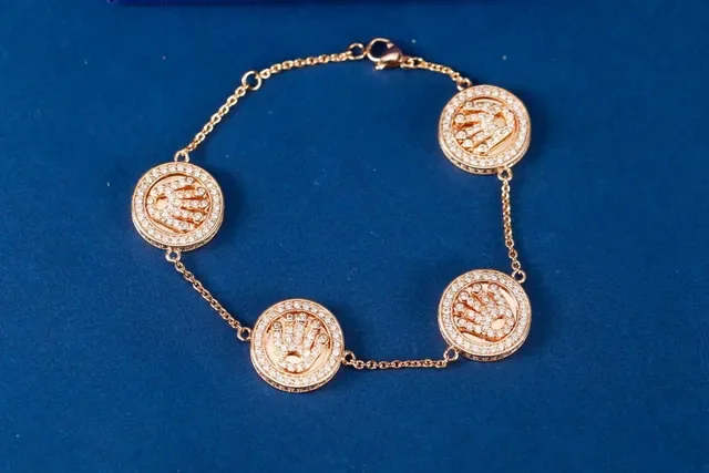 Silver White Chain Four Circular Charms Bracelet 3