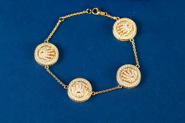 Silver White Chain Four Circular Charms Bracelet 4