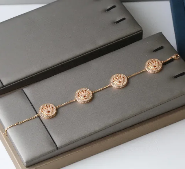 Silver White Chain Four Circular Charms Bracelet 8