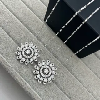 Collier argent blanc motif floral multi-niveaux pierres pave-set