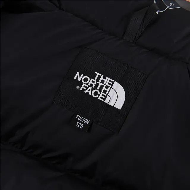 The East Fiona 1996 Classic blanc et noir silhouette boxy matelassage horizontal blouson en duvet 12