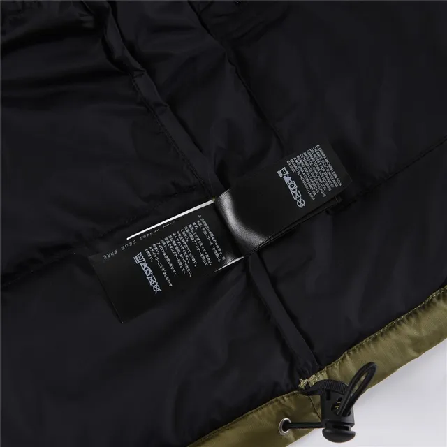 The East Fiona 1996 Classic blanc et noir silhouette boxy matelassage horizontal blouson en duvet 13