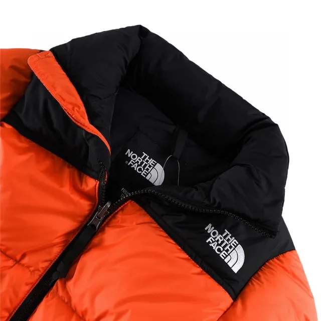 The East Fiona 1996 Classic blanc et noir silhouette boxy matelassage horizontal blouson en duvet 16