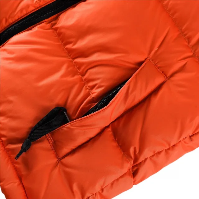 The East Fiona 1996 Classic blanc et noir silhouette boxy matelassage horizontal blouson en duvet 18