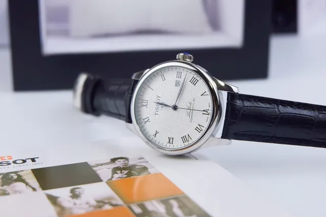 Tissot Le Locle Powermatic 80 सफेद डायल काला लेदर यांत्रिक घड़ी 4