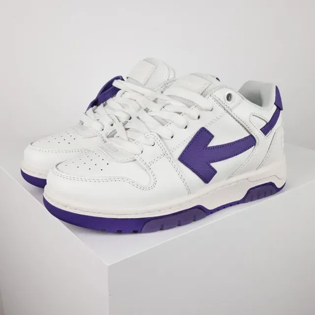 Sneakers lifestyle low-top avec logo de flèche en blanc et violet 2