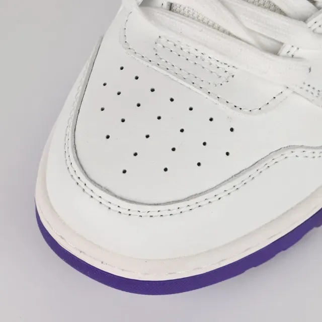 Sneakers lifestyle low-top avec logo de flèche en blanc et violet 5