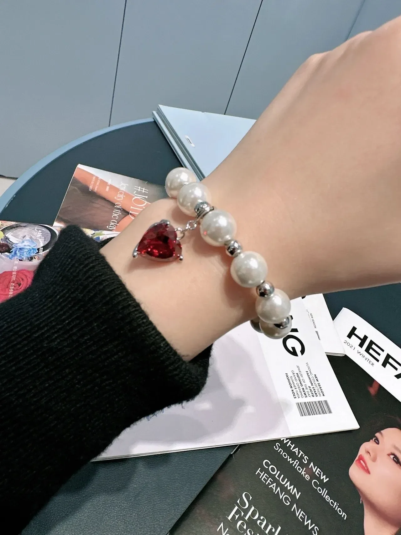 White Red Pearl-Beaded Heart-Charm Pendant Bracelet 3