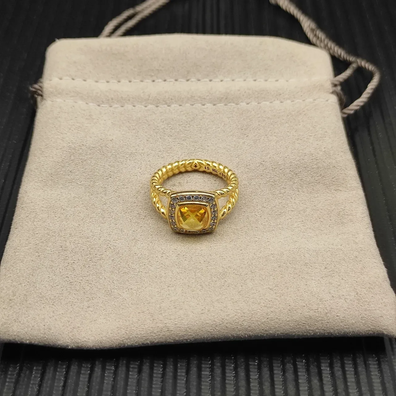 Anel ouro amarelo corte almofada pedra central halo pavé pedras claras 4