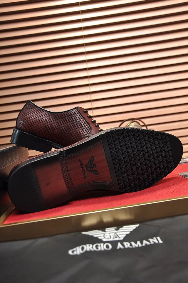 Giorgio Armani Chaussures Oxford en cuir perforé bordeaux 5