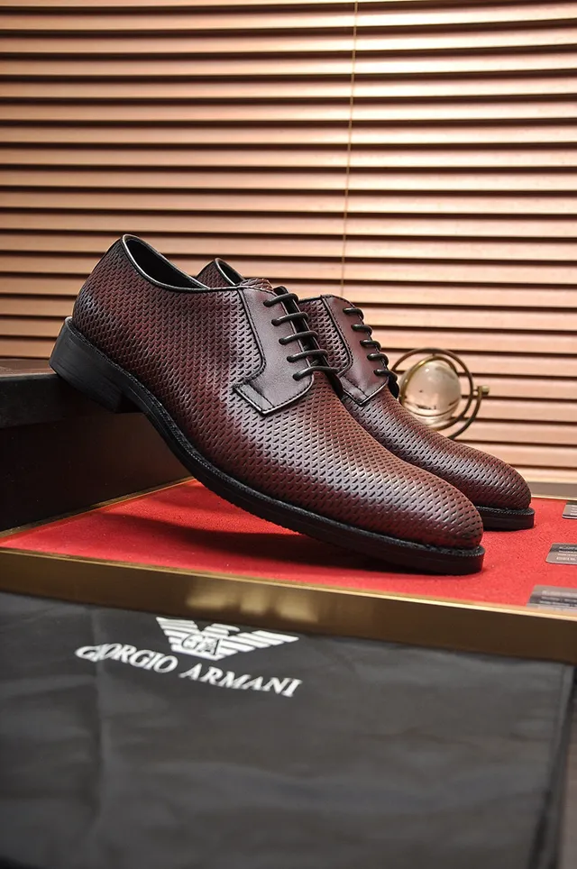 Giorgio Armani Chaussures Oxford en cuir perforé bordeaux 8