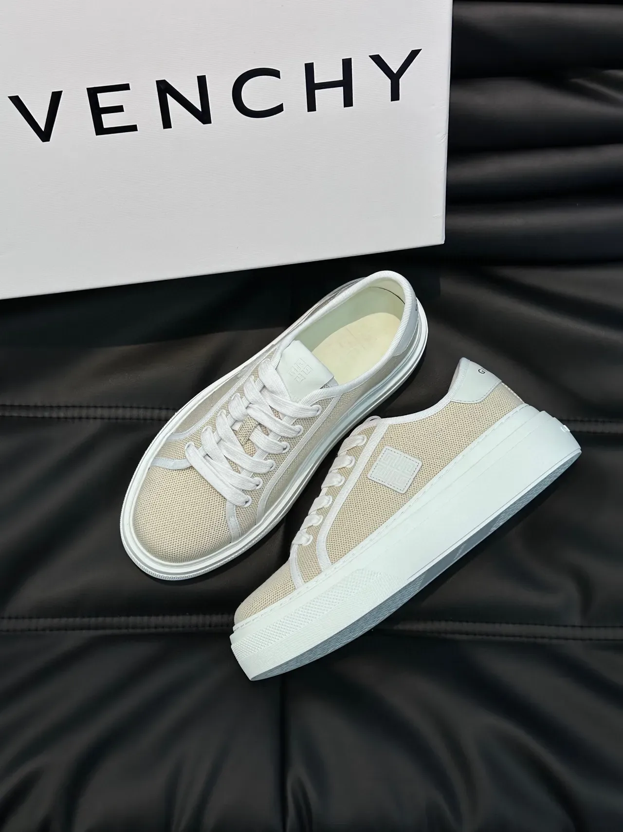 Givenchy بيج أبيض شبكي أعلى مطاطي سول أسلوب حياة حذاء 2