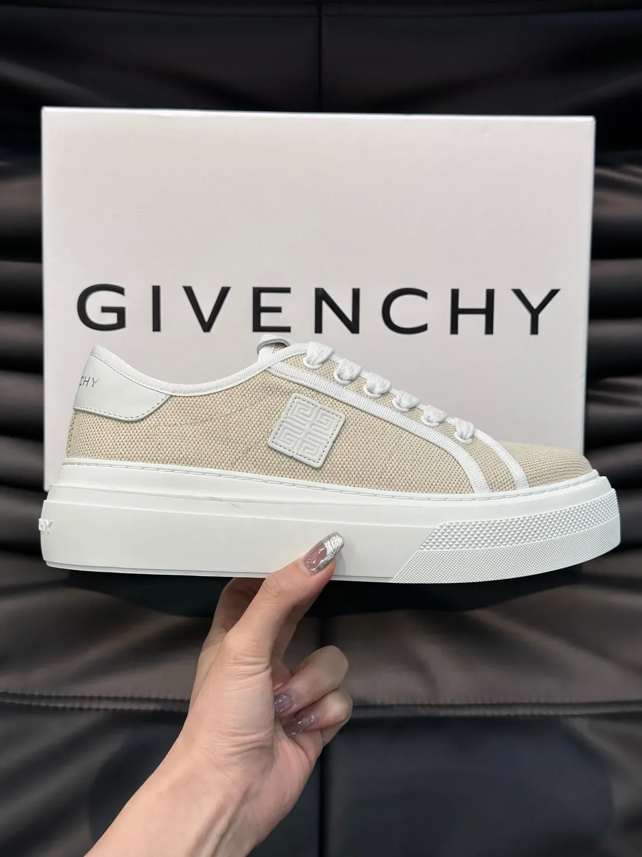 Givenchy بيج أبيض شبكي أعلى مطاطي سول أسلوب حياة حذاء 4