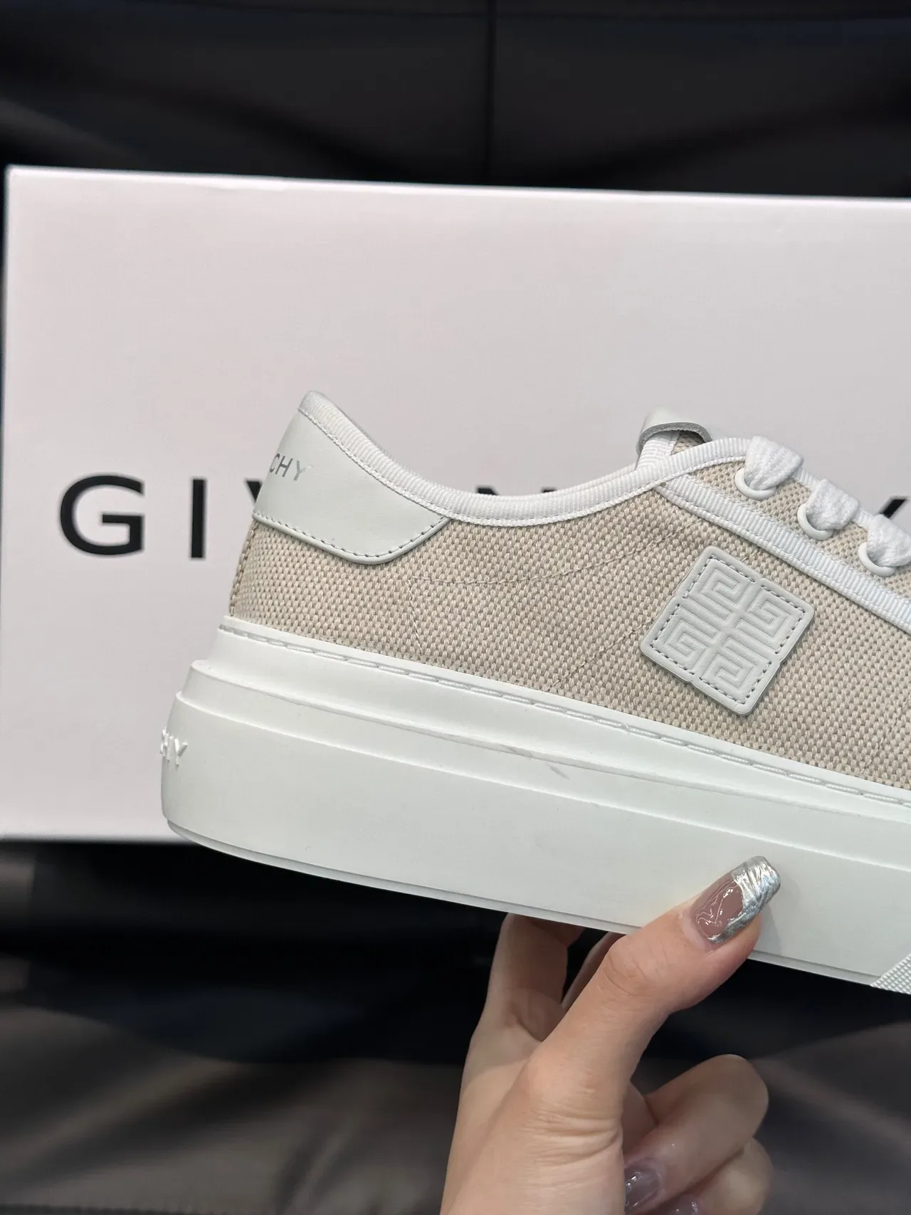 Givenchy بيج أبيض شبكي أعلى مطاطي سول أسلوب حياة حذاء 5