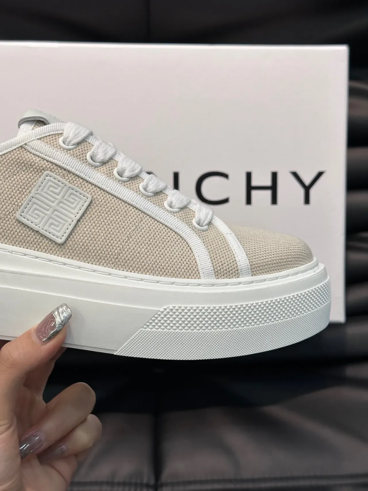 Givenchy بيج أبيض شبكي أعلى مطاطي سول أسلوب حياة حذاء 6