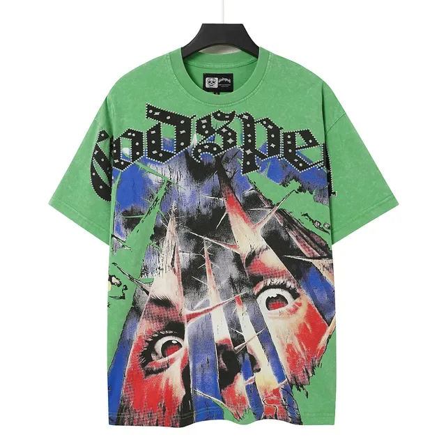 Camiseta Godspeed com estampa gráfica de logo de rebites e rosto distorcido 7