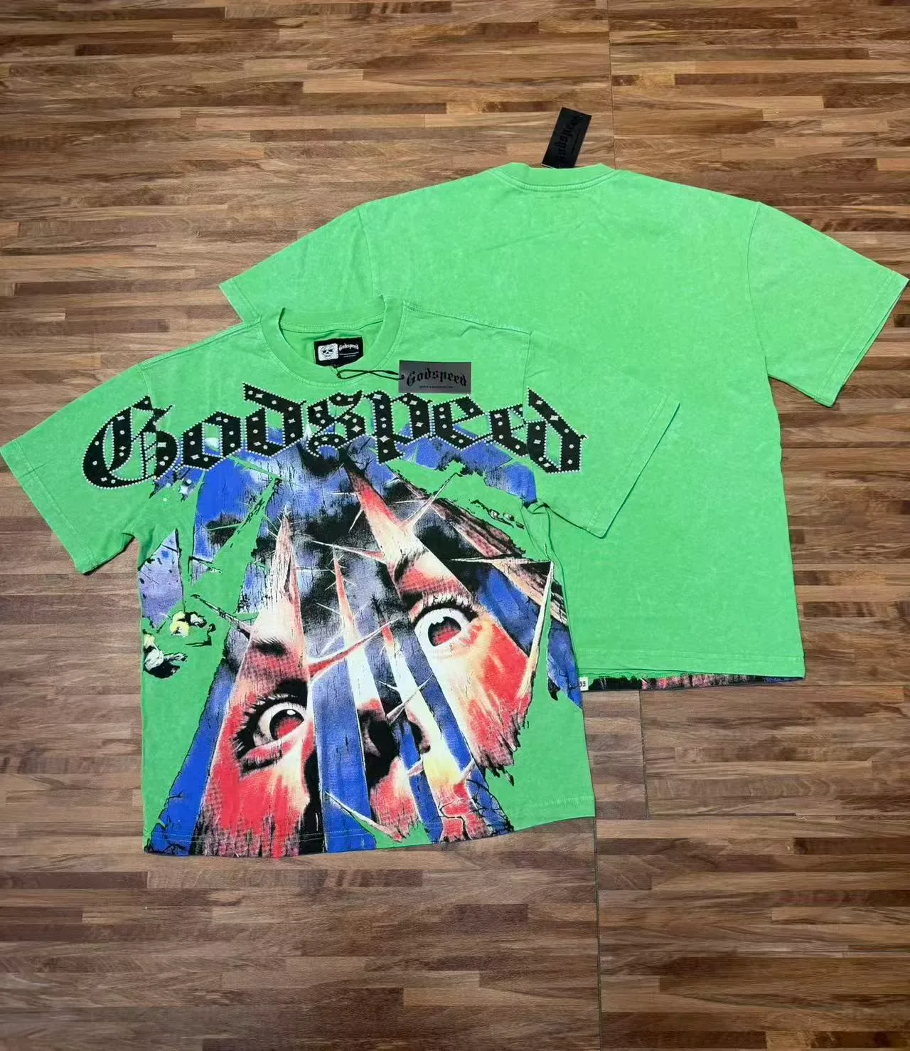 Camiseta Godspeed com estampa gráfica de logo de rebites e rosto distorcido 12