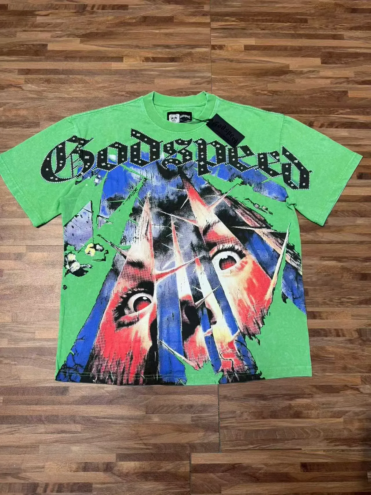 Camiseta Godspeed com estampa gráfica de logo de rebites e rosto distorcido 13