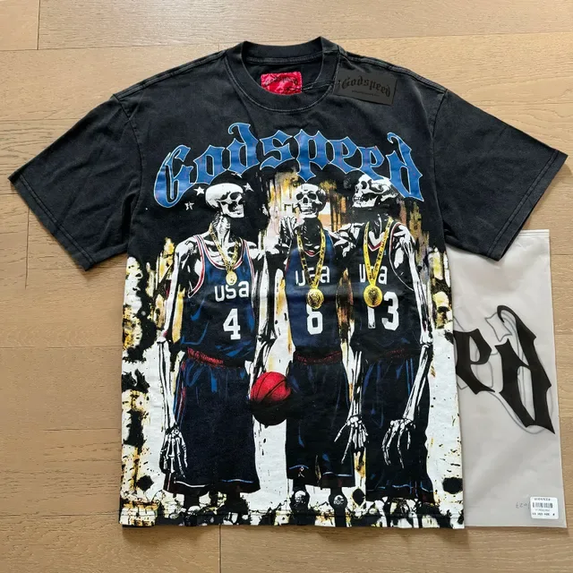 Camiseta negra Godspeed con estampado gráfico de esqueleto y baloncesto 5