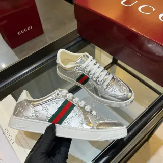 Gucci Ace 金属银色 GG Monogram Web Stripe 生活休闲鞋