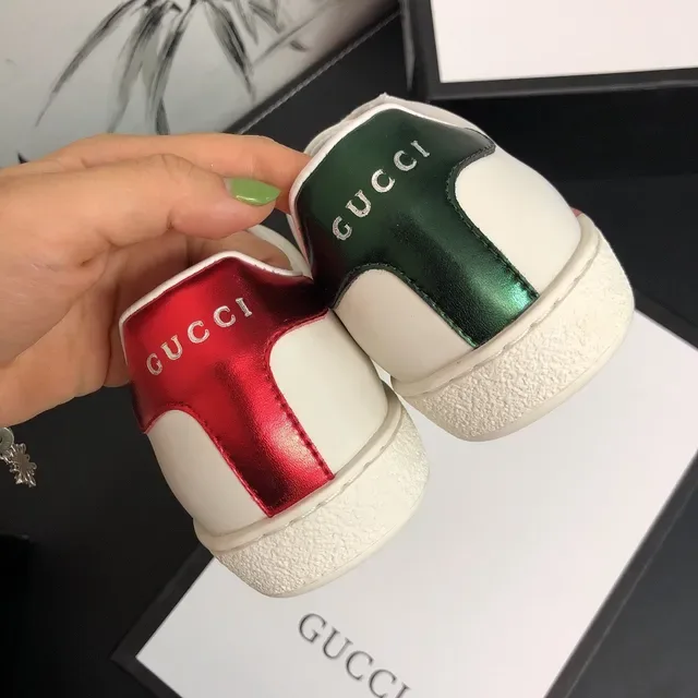 Gucci Ace Sneakers Lifestyle Imprimé Fraise Blanc 3